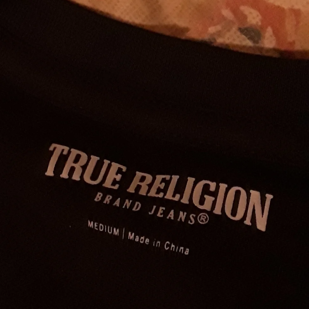 TRUE RELIGION GRAPHIC TEE  (THE LAST SHIRT IS IN WHITE/GOLD ONLY!!! (NO BLACK) - Picture 8 of 11